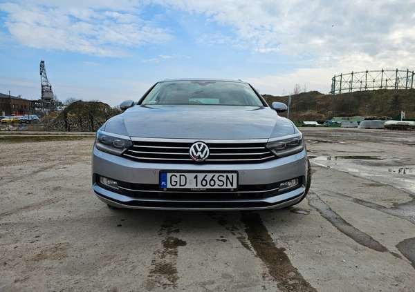 Volkswagen Passat cena 79000 przebieg: 162000, rok produkcji 2018 z Gdańsk małe 277